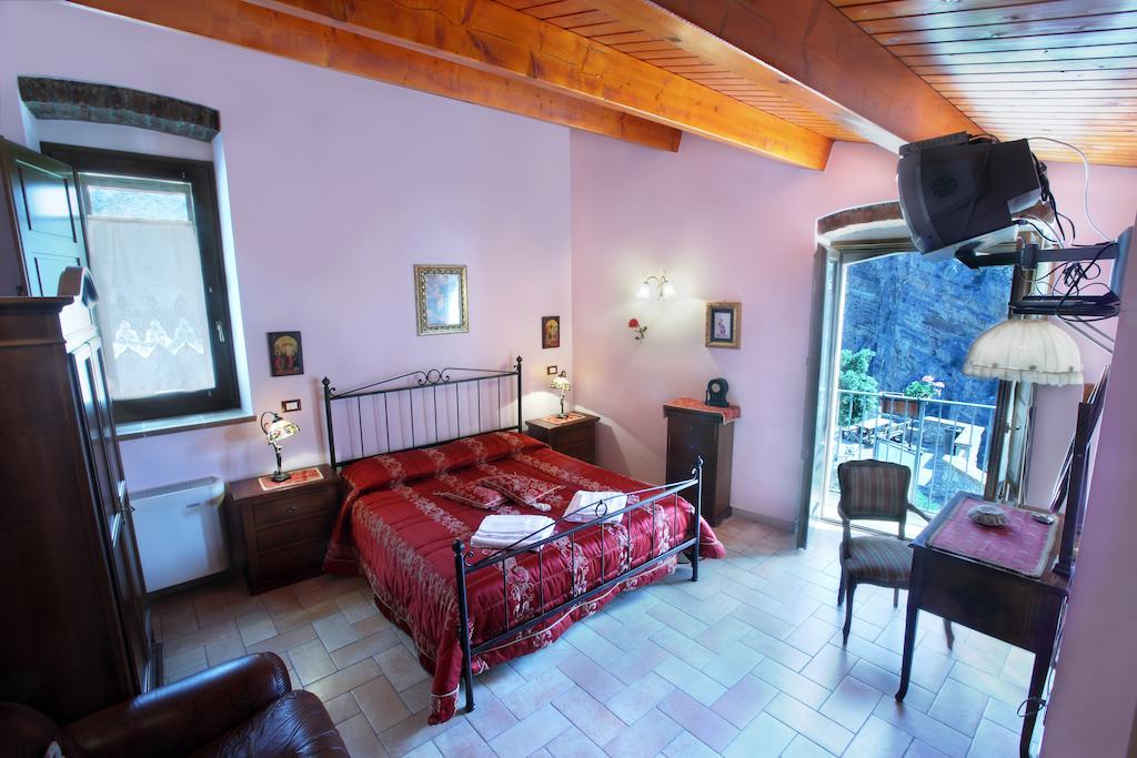 Il Belvedere Civita Room photo